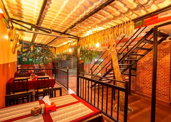 Gurung's Couette-café