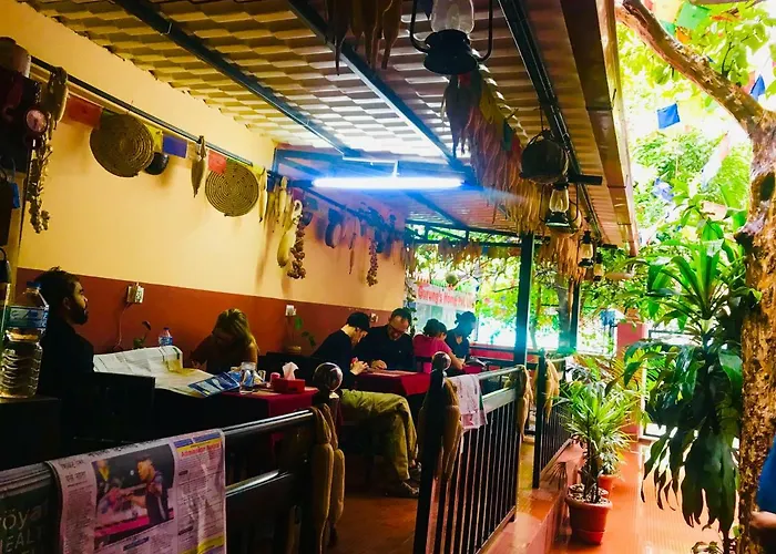 Gurung's Couette-café 3*
